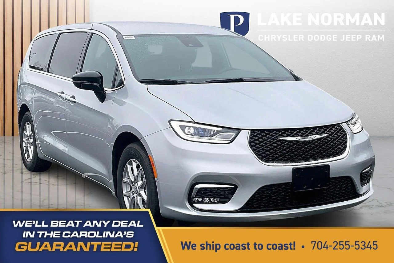 2026 Chrysler Pacifica Select's photo