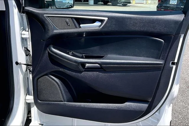 Used 2020 White Ford SEL image 27