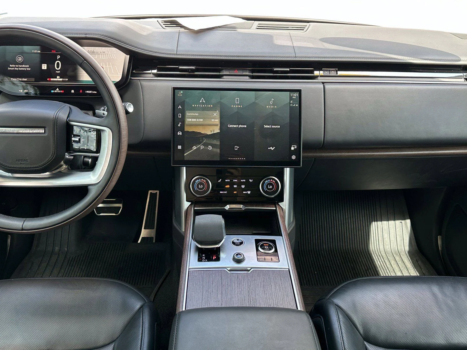 Used 2023  Land Rover SE image 15