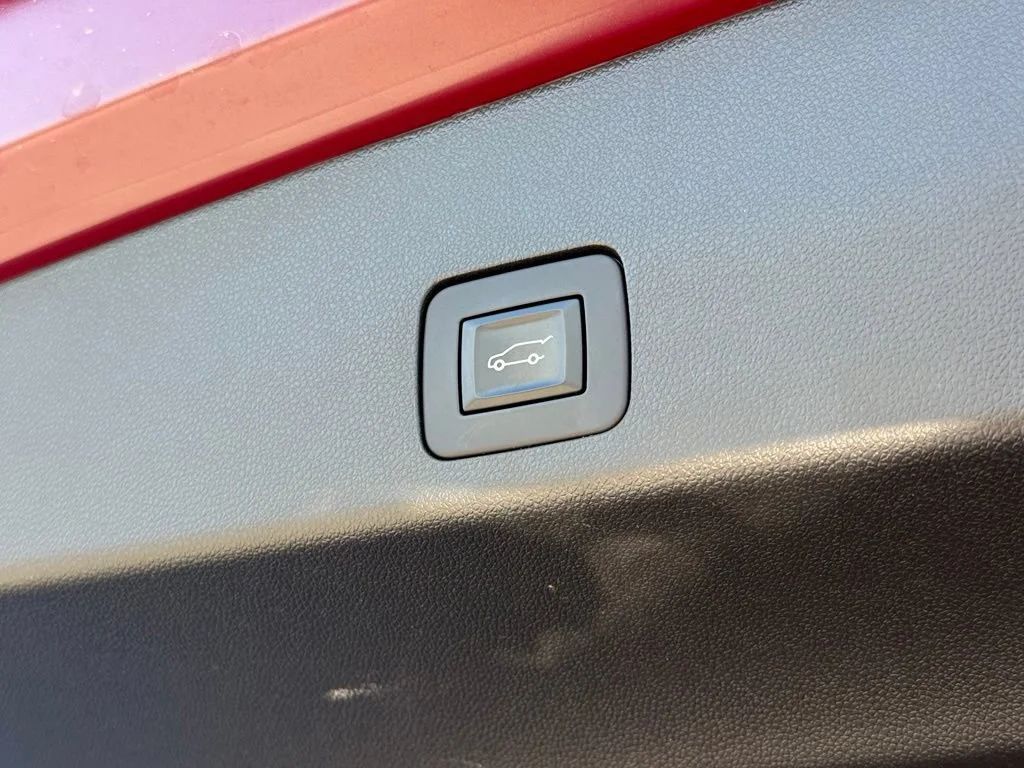 Used 2022 CINNABAR METALLIC Buick Select image 11