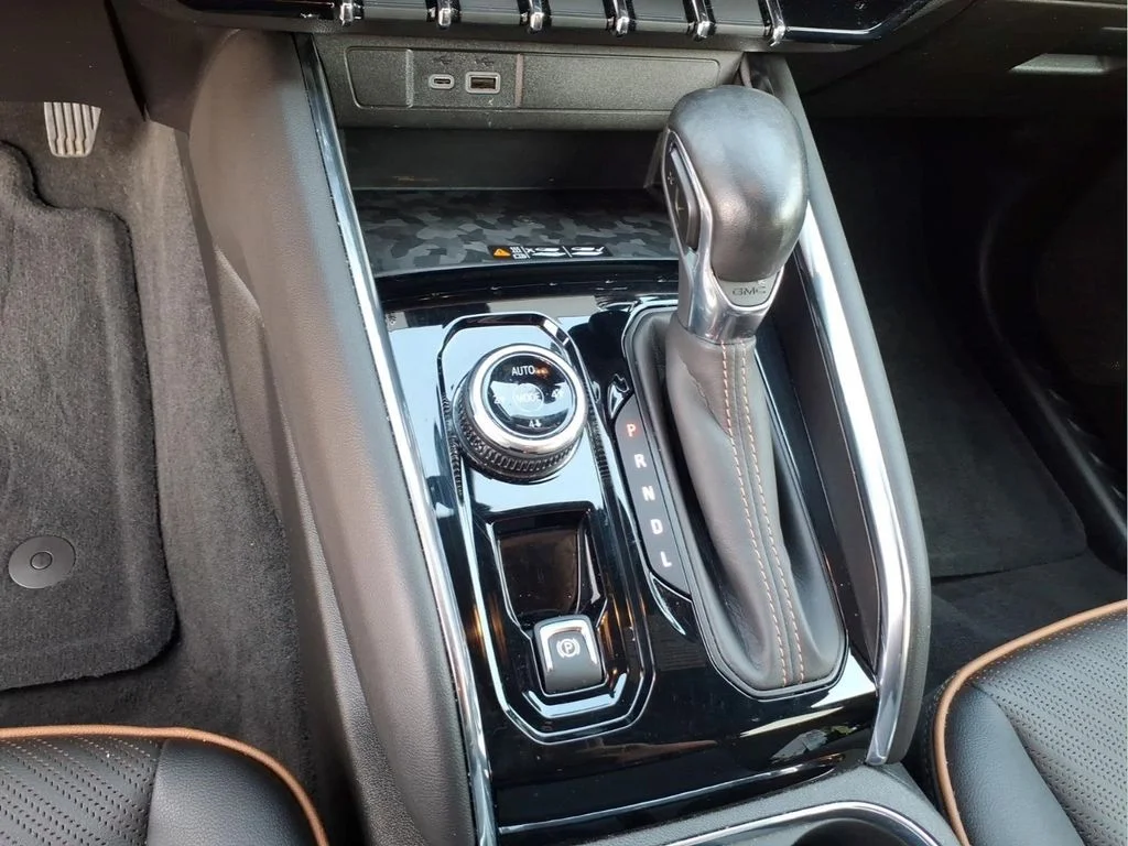 Used 2023 White GMC AT4 image 29