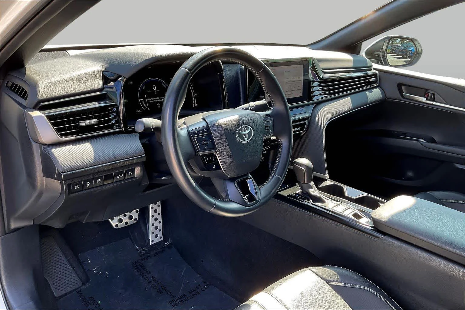 Used 2025 Ice Cap Toyota SE image 18