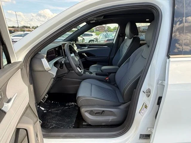 New 2026 White Volkswagen 2.0T SE R-Line Black image 8