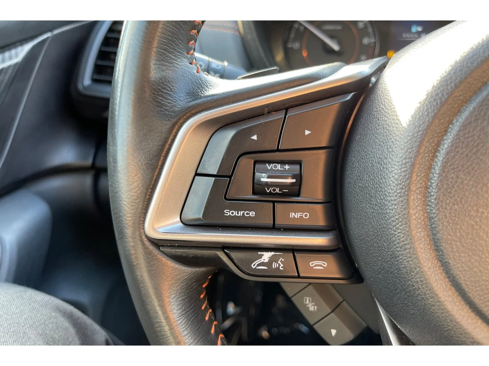 Used 2021 CRYSTAL WHITE PEA Subaru Premium image 32