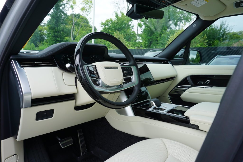 Used 2026 Fuji White Land Rover SE image 13