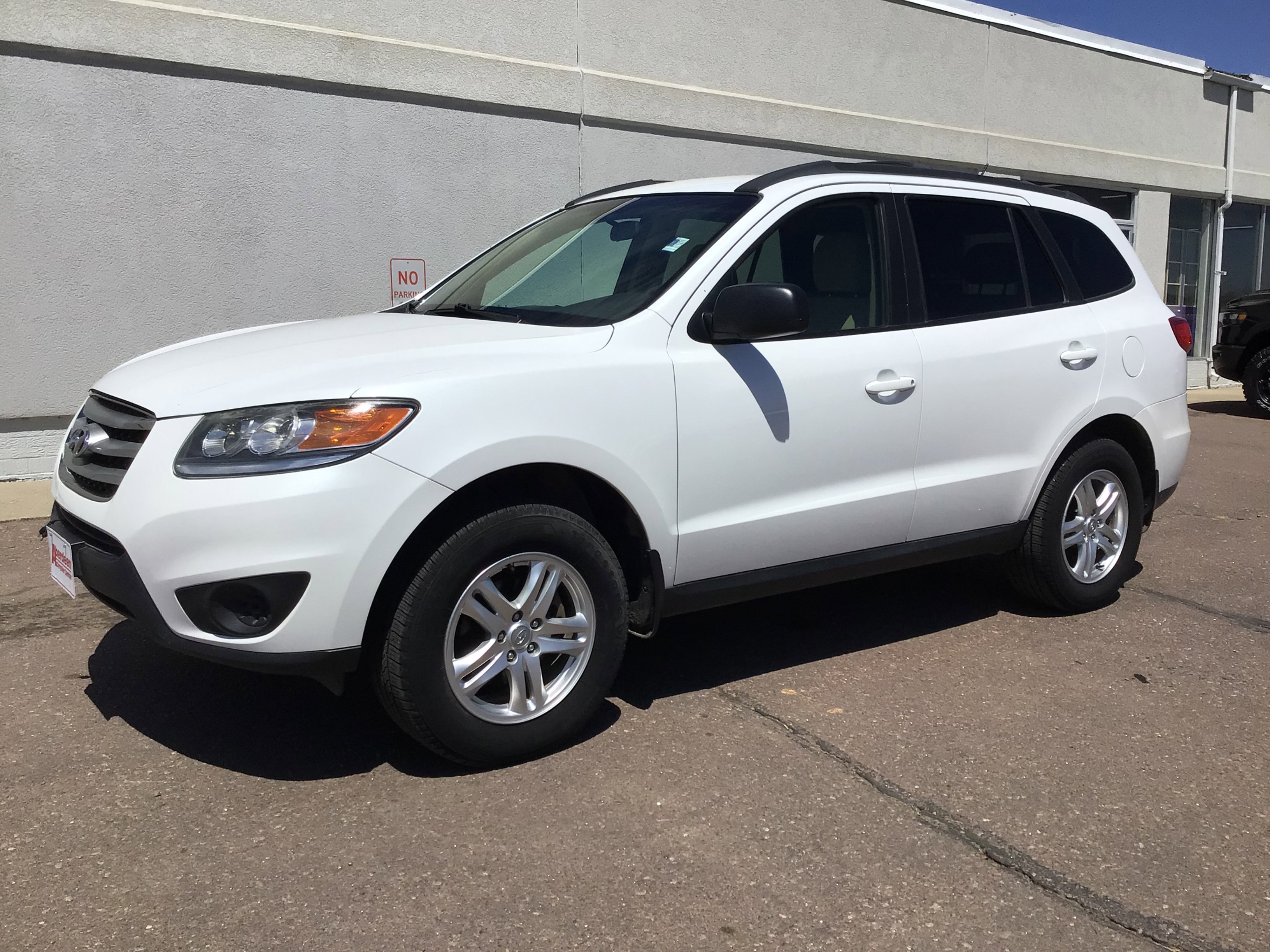 Used 2012 Hyundai Santa Fe GLS with VIN 5XYZGDABXCG152909 for sale in Aberdeen, SD
