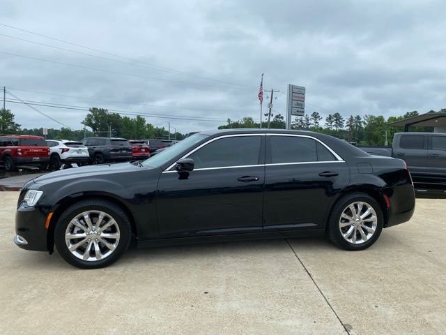 Used 2017 Chrysler 300 Limited with VIN 2C3CCARG6HH539048 for sale in Fordyce, AR