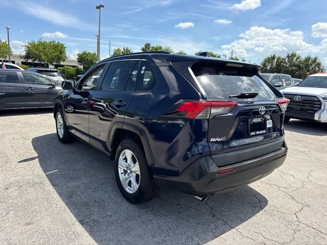 Used 2019  Toyota XLE image 14