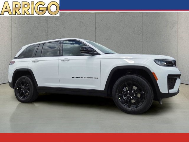 2026 Jeep Grand Cherokee Laredo Altitude