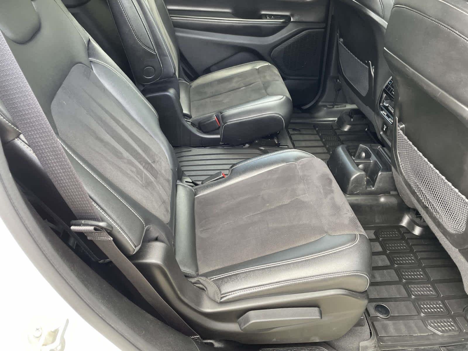 Used 2023 Whi/white Jeep Altitude image 20