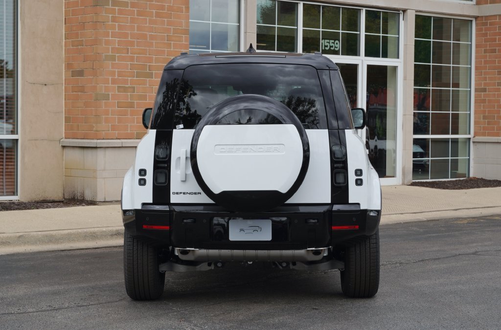 New 2026 Fuji White Land Rover X-Dynamic SE image 5