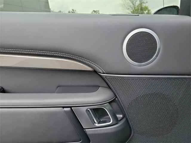 New 2024 Santorini Black Land Rover Metropolitan Edition image 15