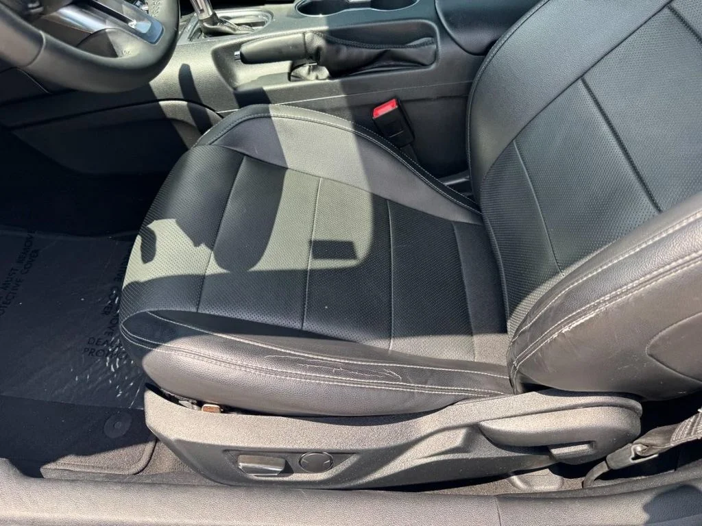 Used 2019 Magnetic Metallic Ford GT Premium image 12