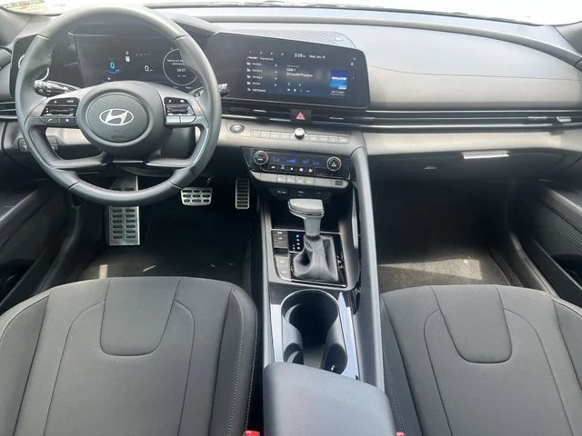 Used 2025 Gray Hyundai SEL Sport image 17