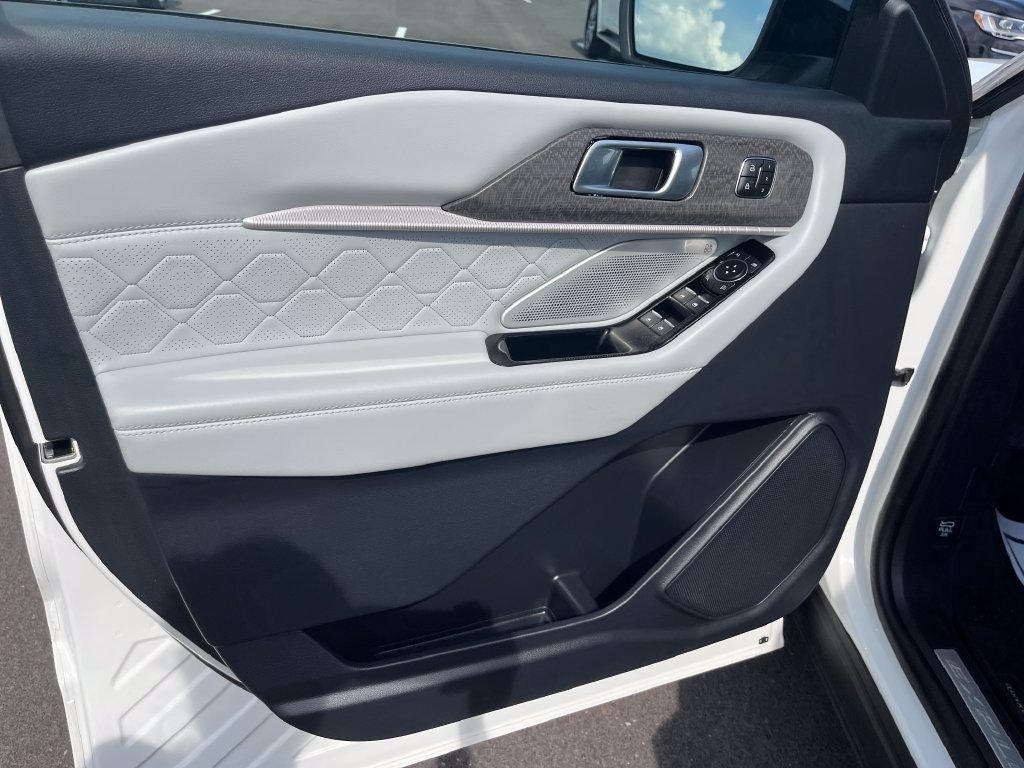 Used 2025 White Ford Platinum image 11