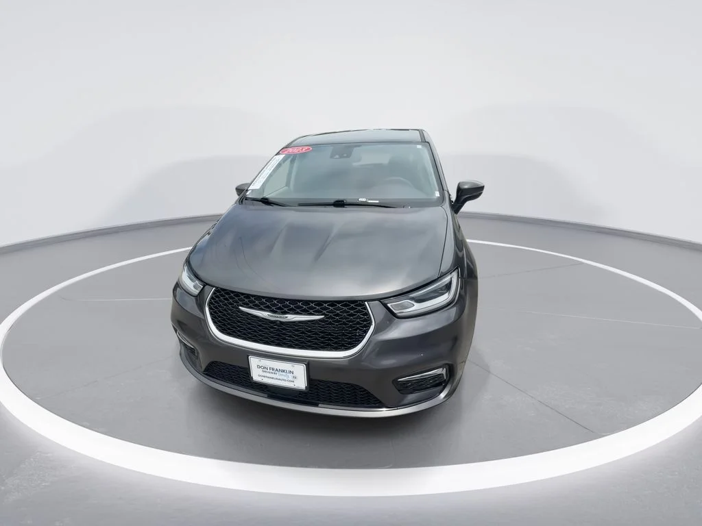 Used 2023 Gray Chrysler Touring L image 3