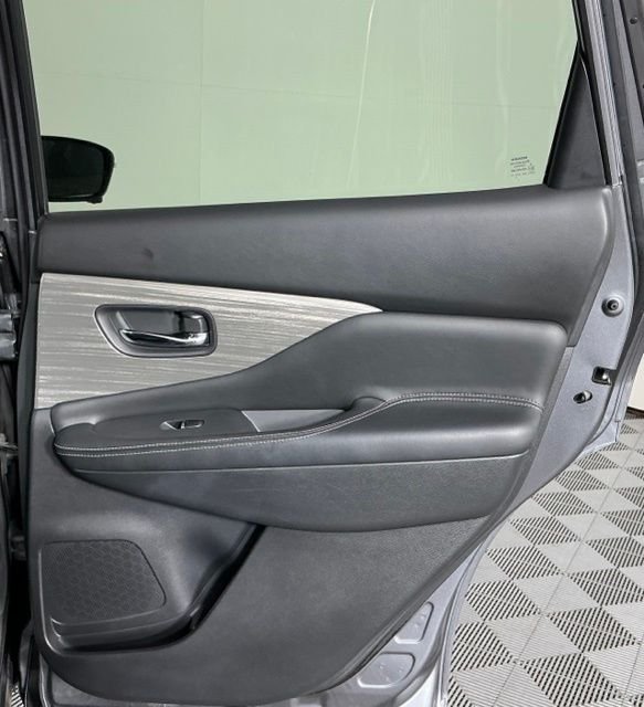 Used 2017 Gray Nissan SL image 27