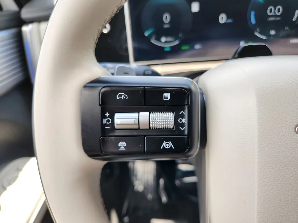 Used 2025 Serenity White Hyundai Calligraphy image 35