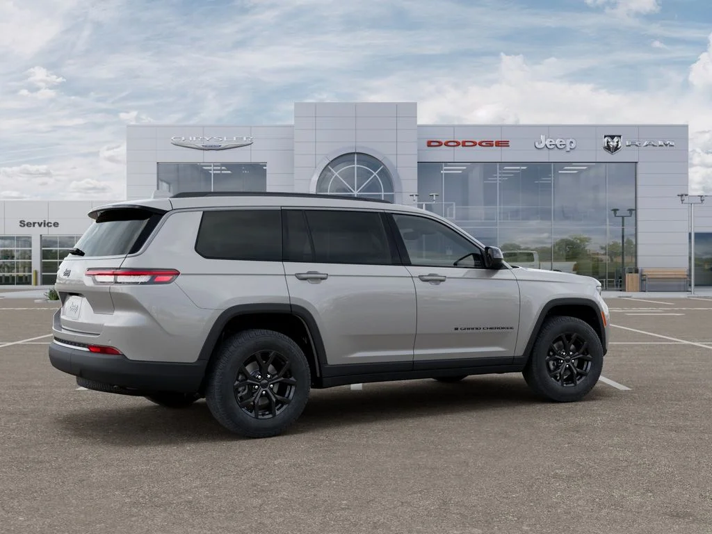 New 2026 Silver Zynith Exterior Paint Jeep Altitude image 4