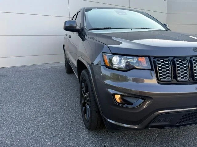 Used 2020 Granite Crystal Metallic Clearcoat Jeep Altitude image 5