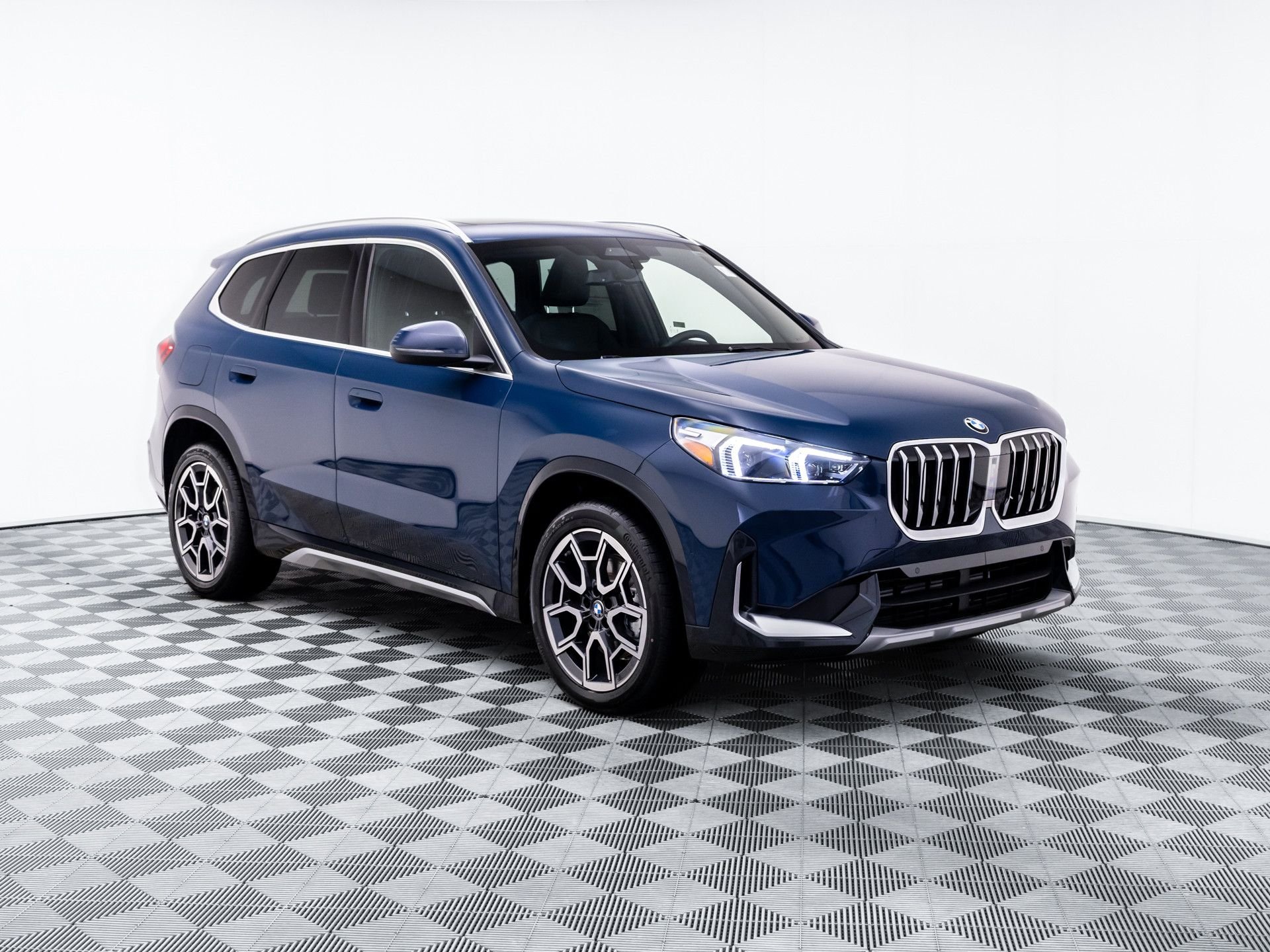 New 2026 Night Dusk Blue Metallic BMW xDrive28i image 9