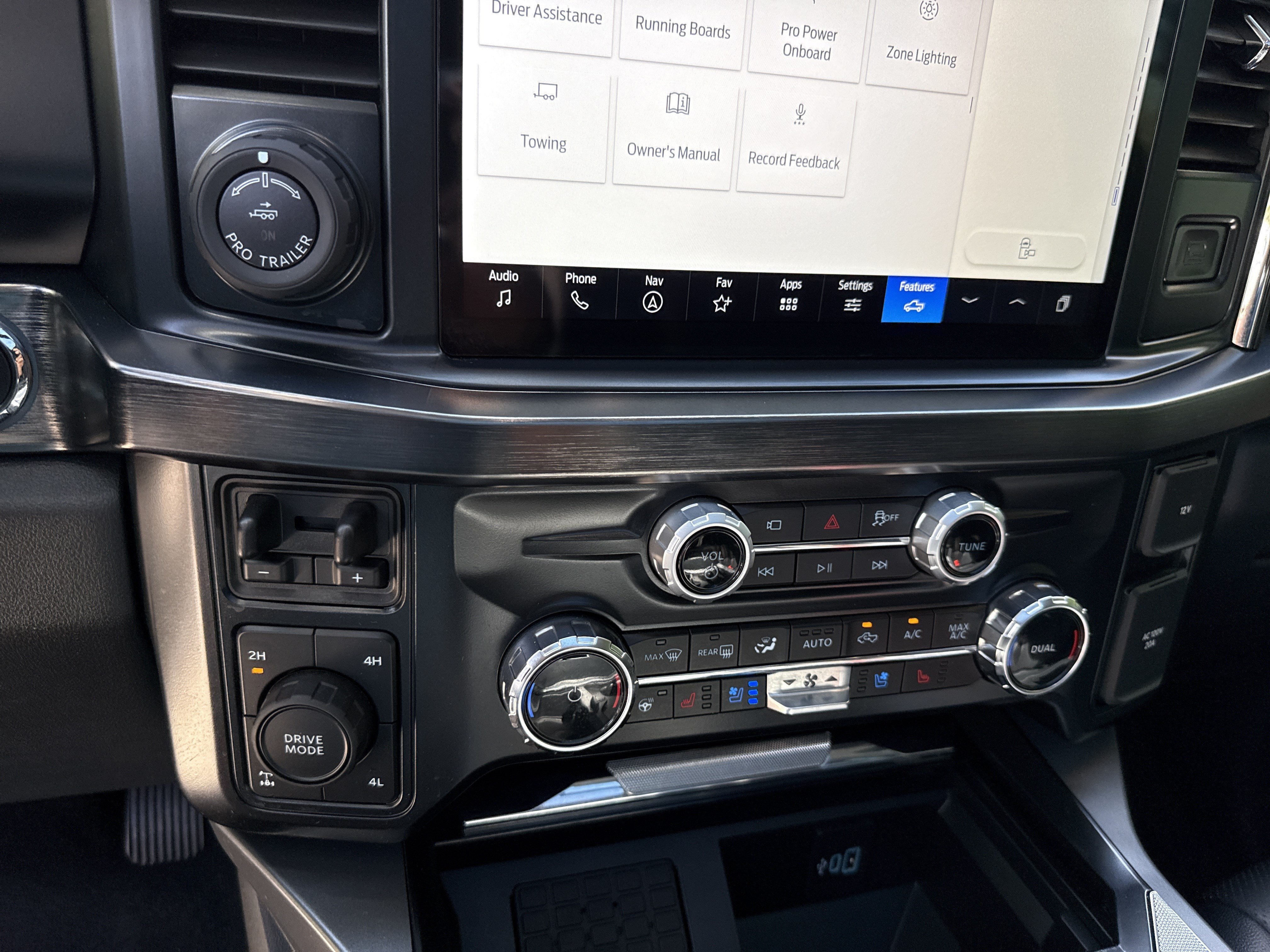 Used 2025 Blue Metallic Ford LARIAT image 29