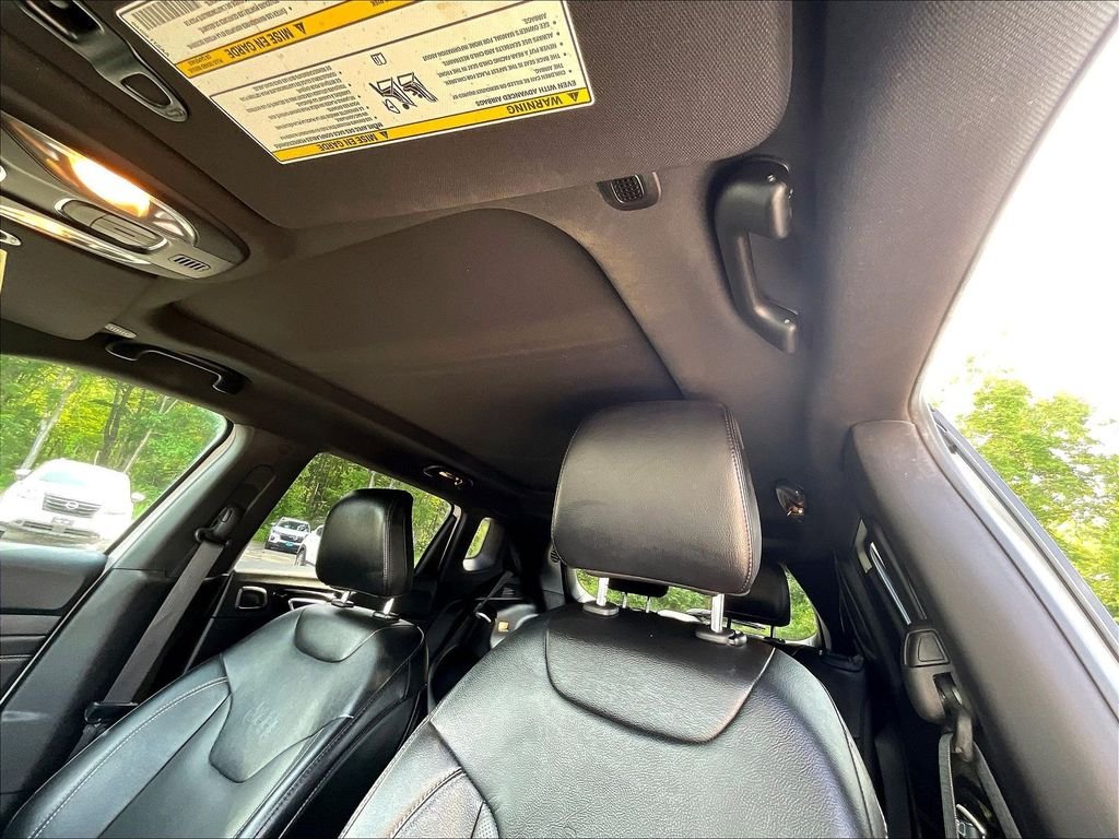 Used 2022 White Jeep Limited image 7