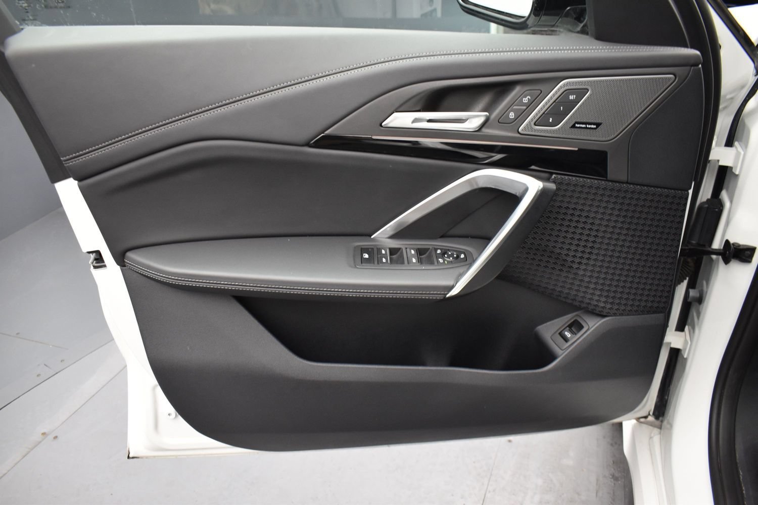 Used 2026 White BMW M35i image 9