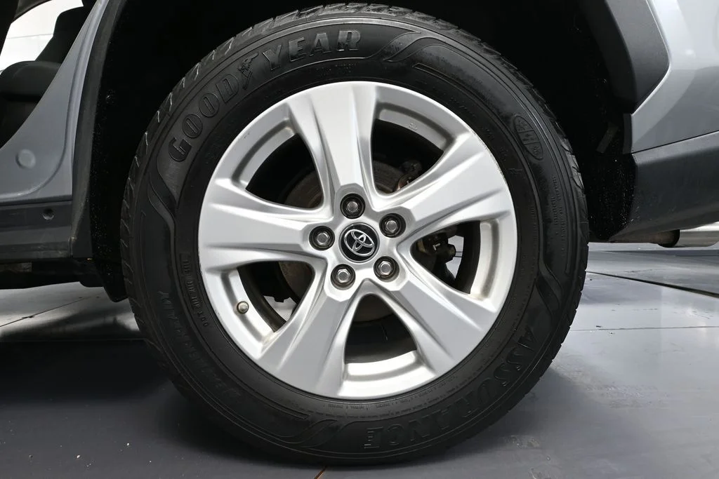 Used 2019 Silver Toyota LE image 14