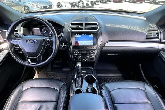 Used 2017 Gold Ford XLT image 7