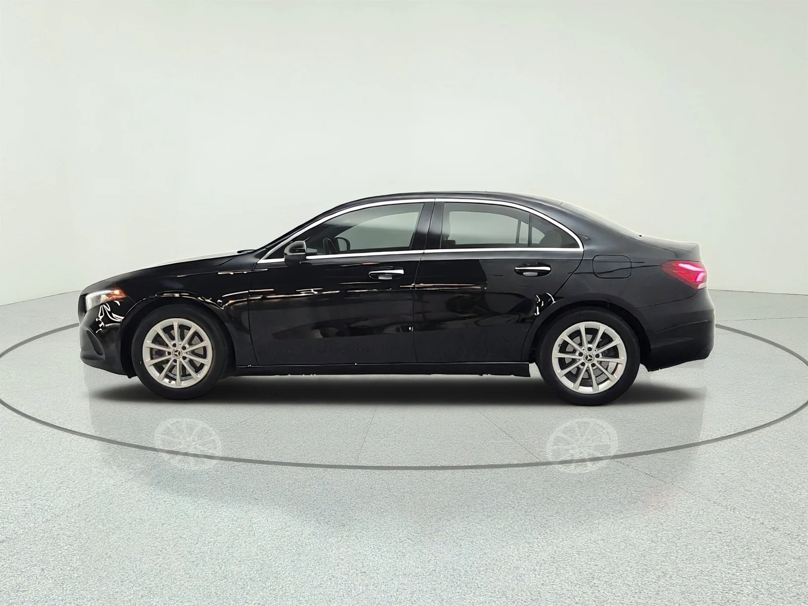 Used 2019 Night Black Mercedes-Benz A 220 Sedan image 8