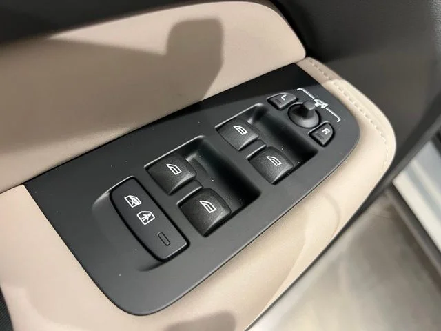 New 2026 Vapour Grey Volvo Plus image 10