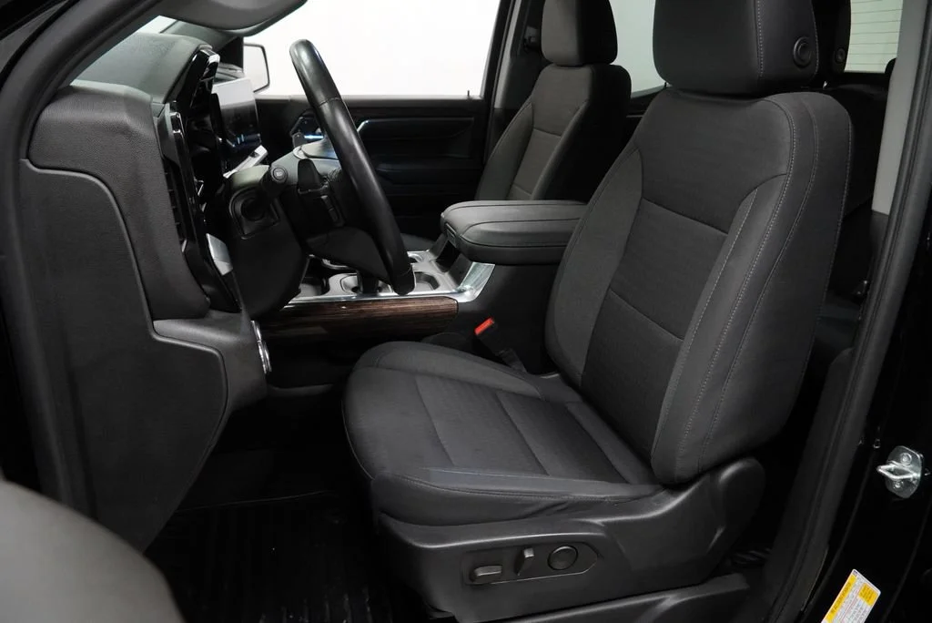 Used 2023 Onyx Black GMC Elevation image 9