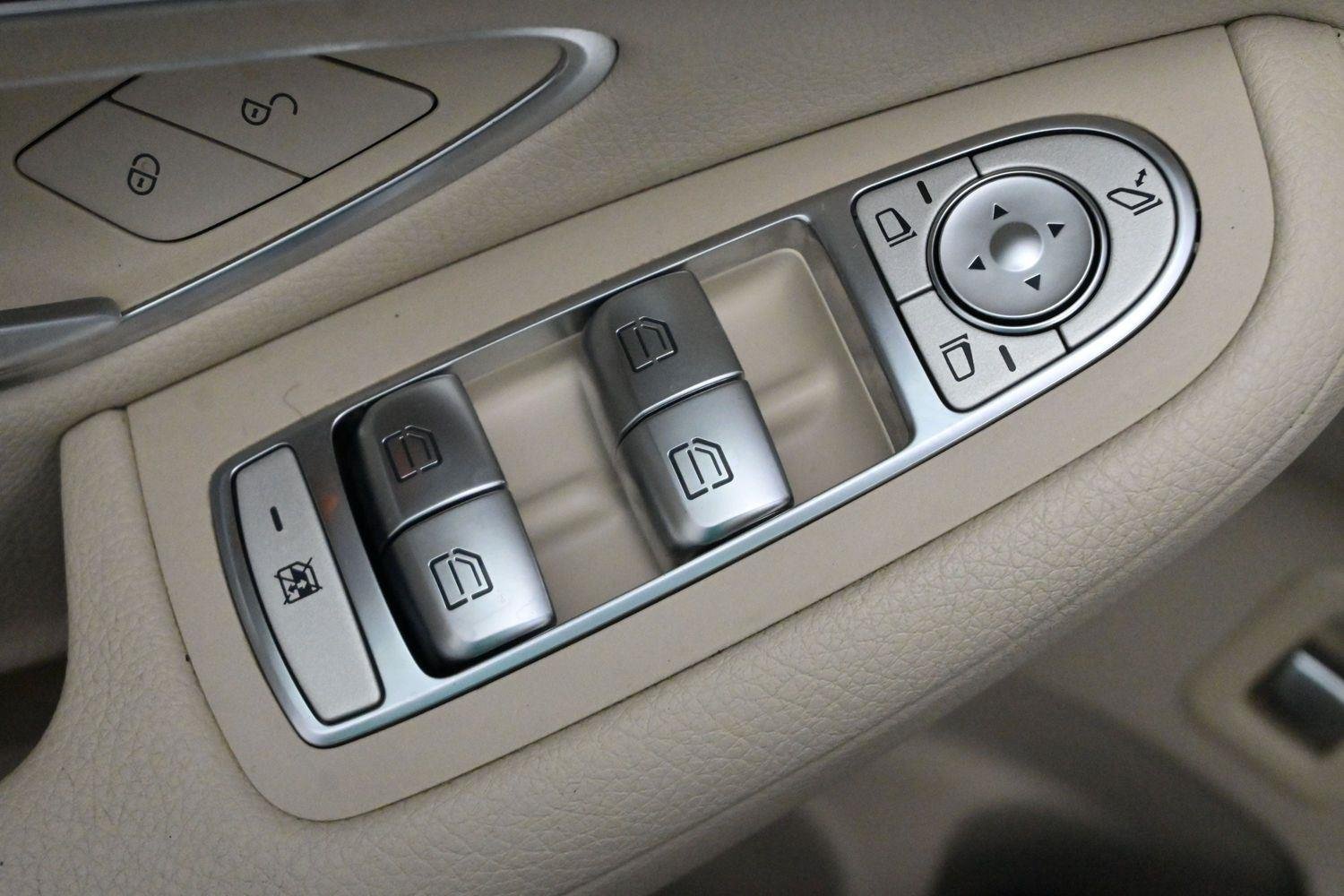 Used 2021 Mojave Silver Metallic Mercedes-Benz GLC 300 image 13