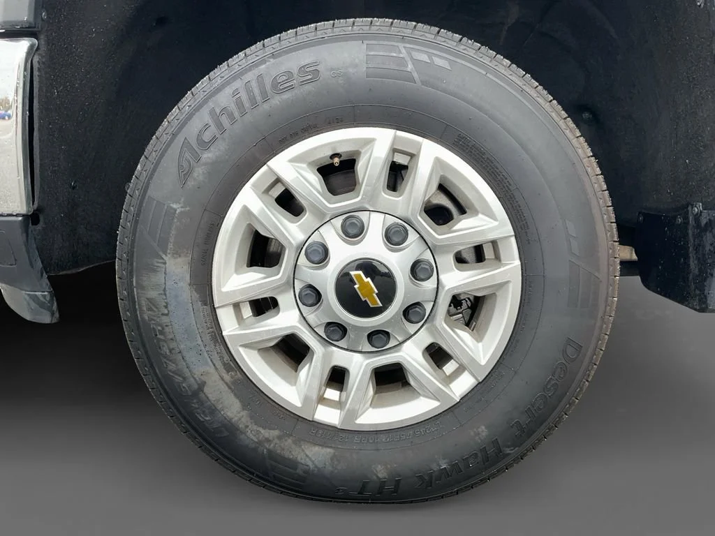 Used 2024 Summit White Chevrolet LT image 14
