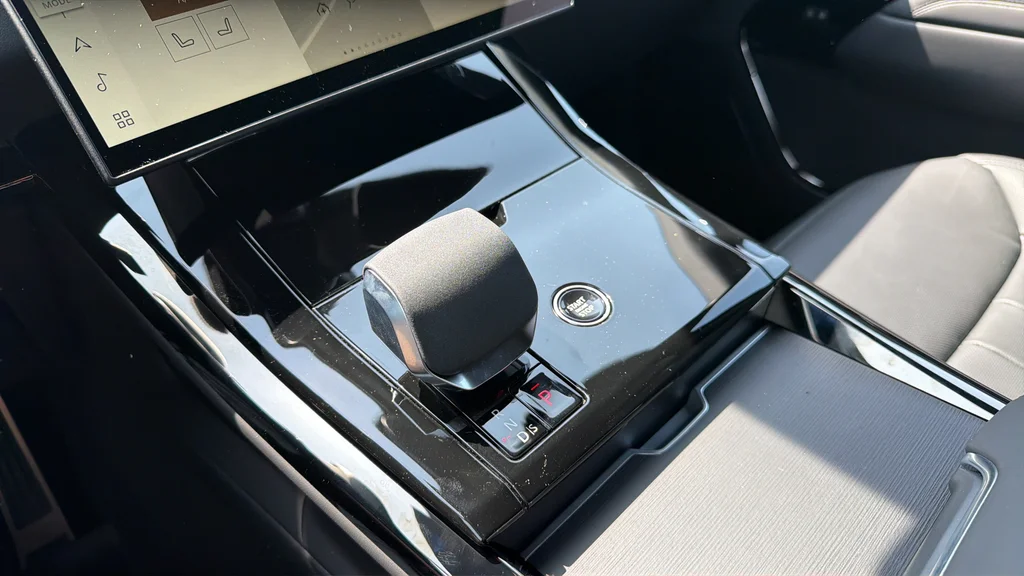 New 2026 White Land Rover Dynamic SE image 20