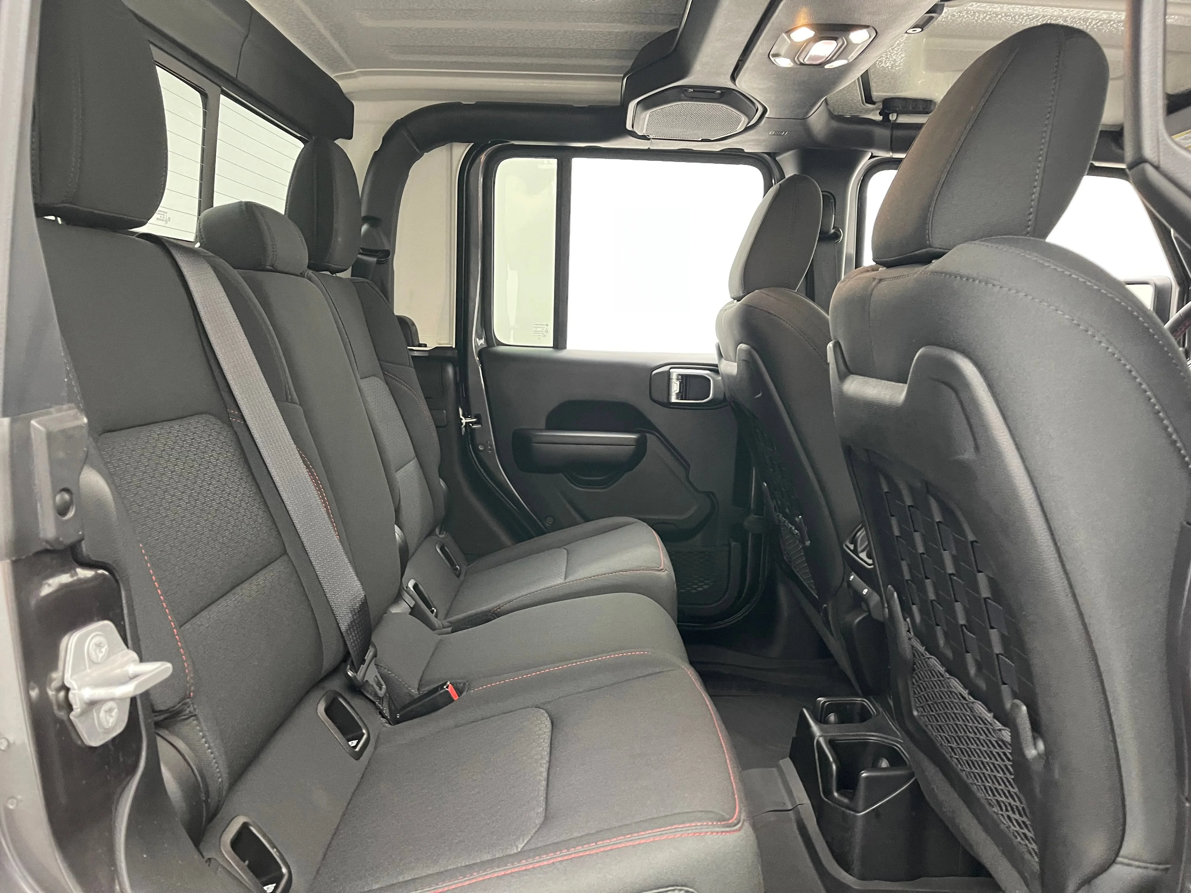 Used 2021  Jeep Rubicon image 34
