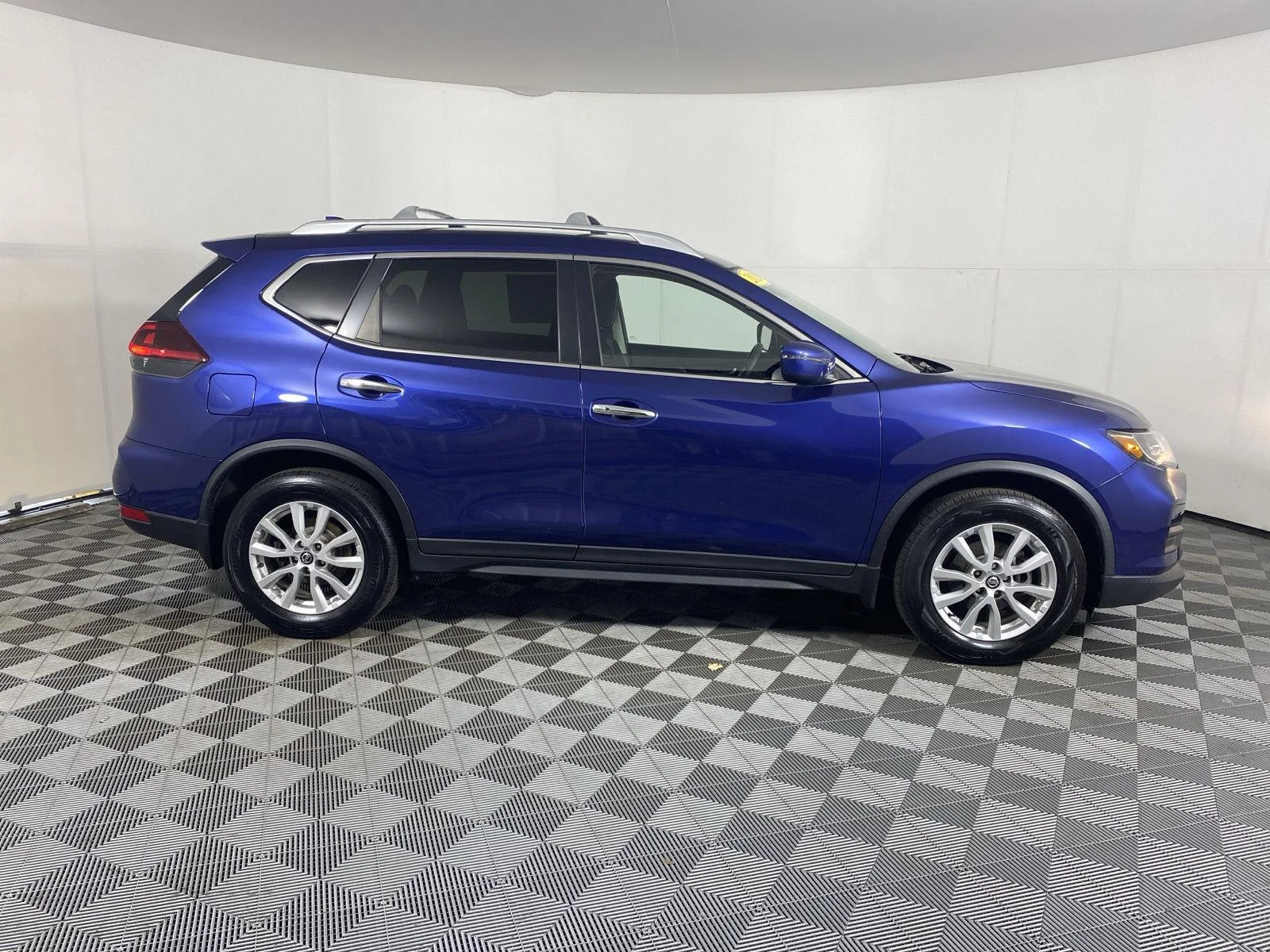 Used 2020 Caspian Blue Metallic Nissan SV image 10