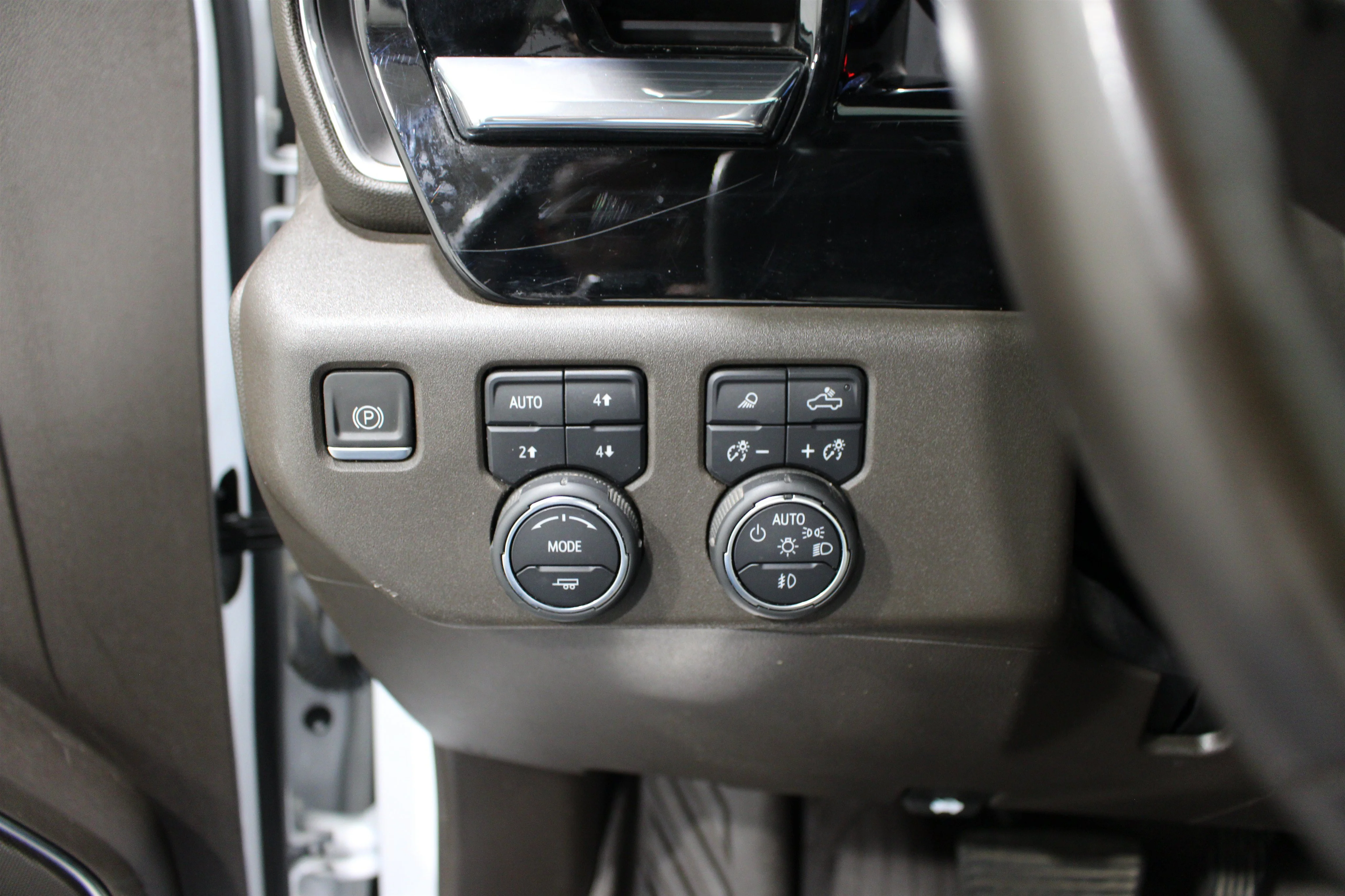 2024 Chevrolet Silverado 1500 LT Trail Boss - Photo 9