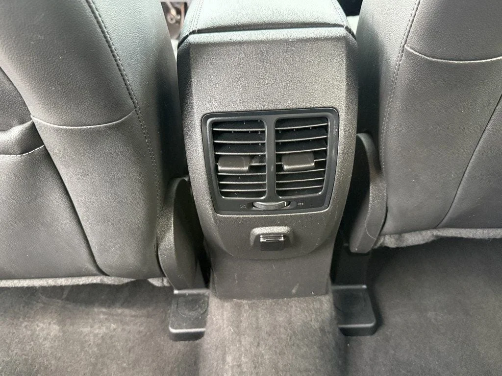 Used 2019 White Platinum Metallic Tri-Coat Ford SE FWD image 21