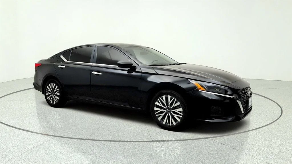Used 2024 Super Black Nissan 2.5 SV AWD Sedan image 3