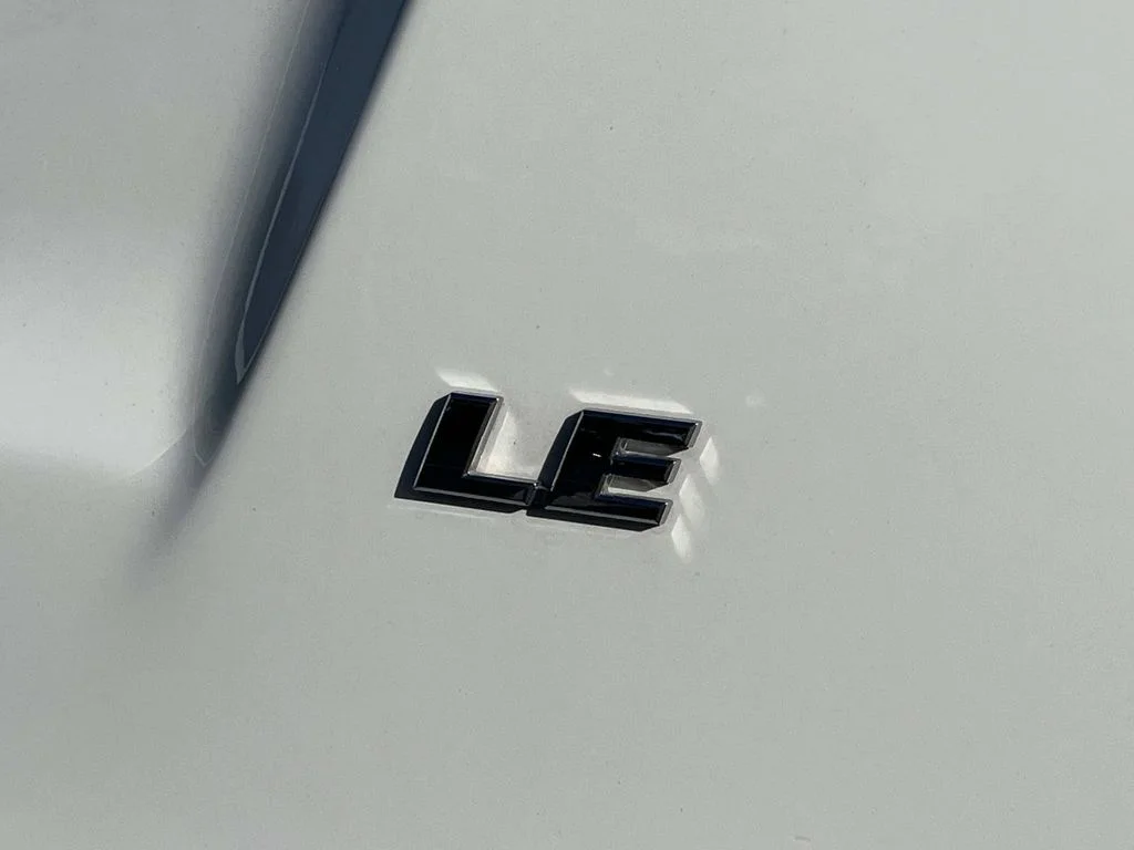 Used 2015 White Toyota LE image 9