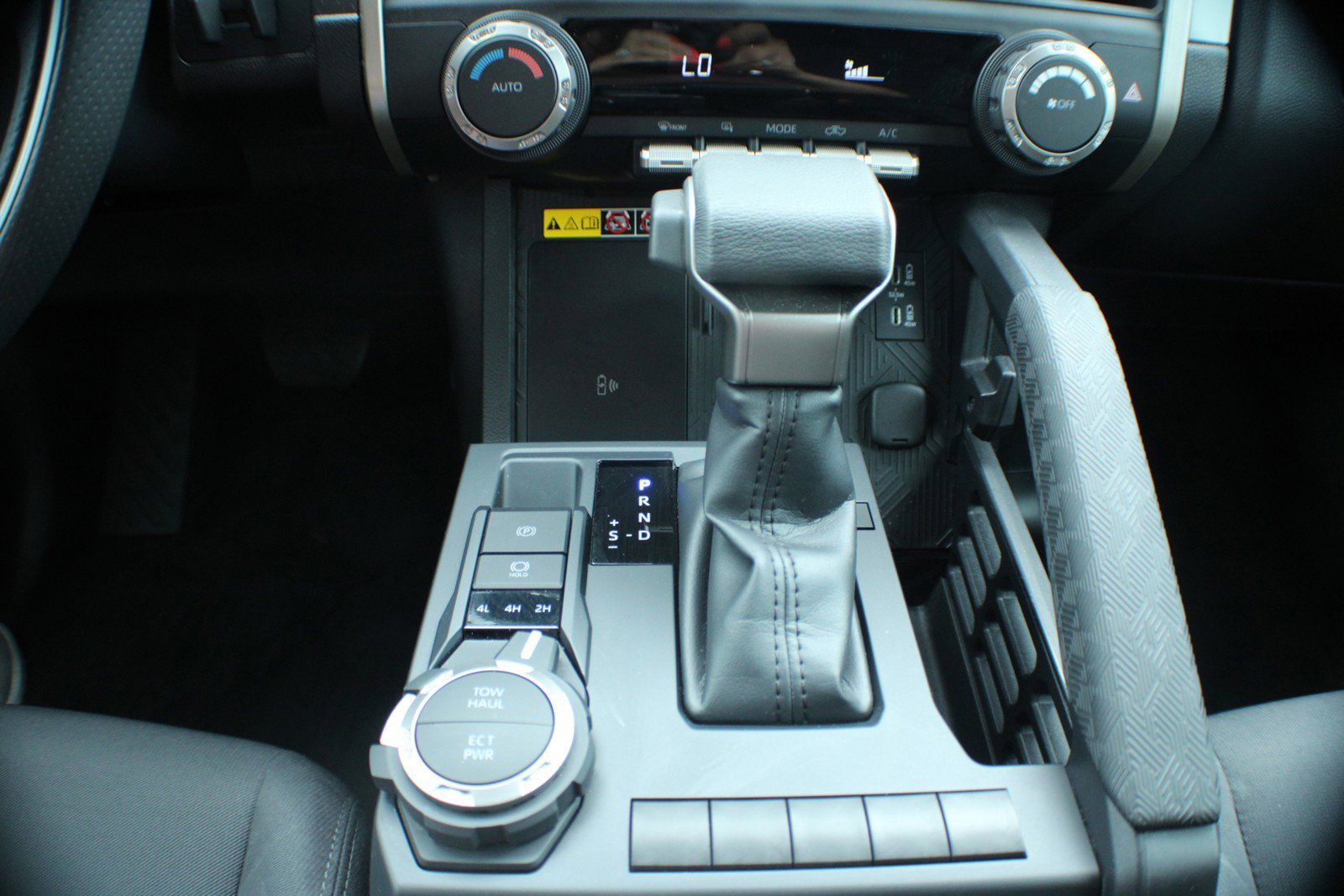 2024 Toyota Tacoma SR5 - Photo 8