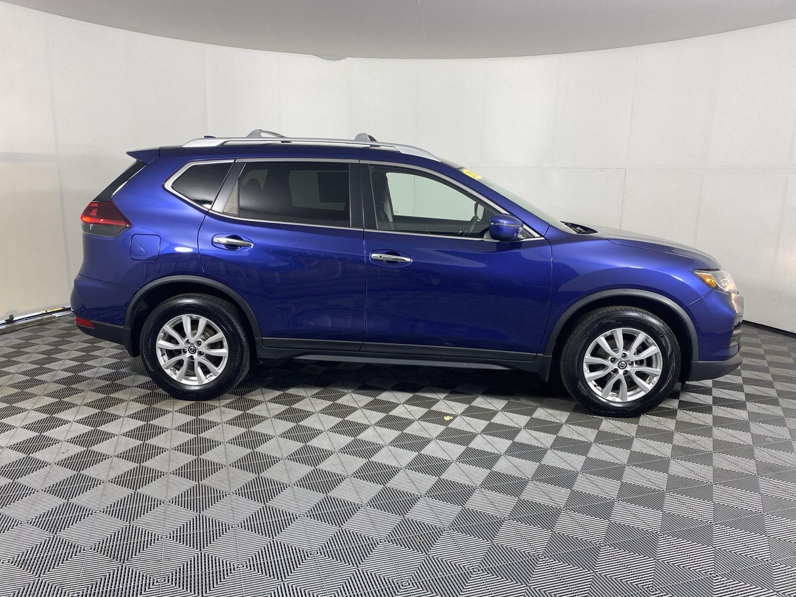 Used 2020 Caspian Blue Metallic Nissan SV image 10