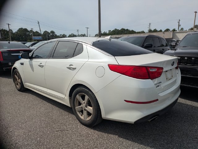Used 2015 White Kia LX image 2
