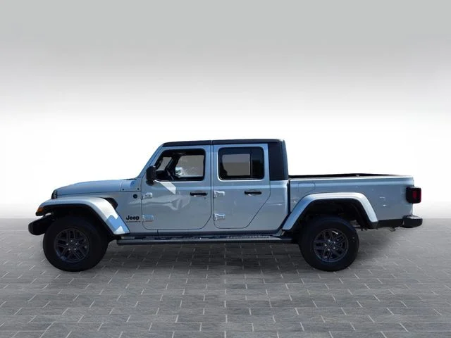 Used 2024 Silver Jeep Sport S image 6
