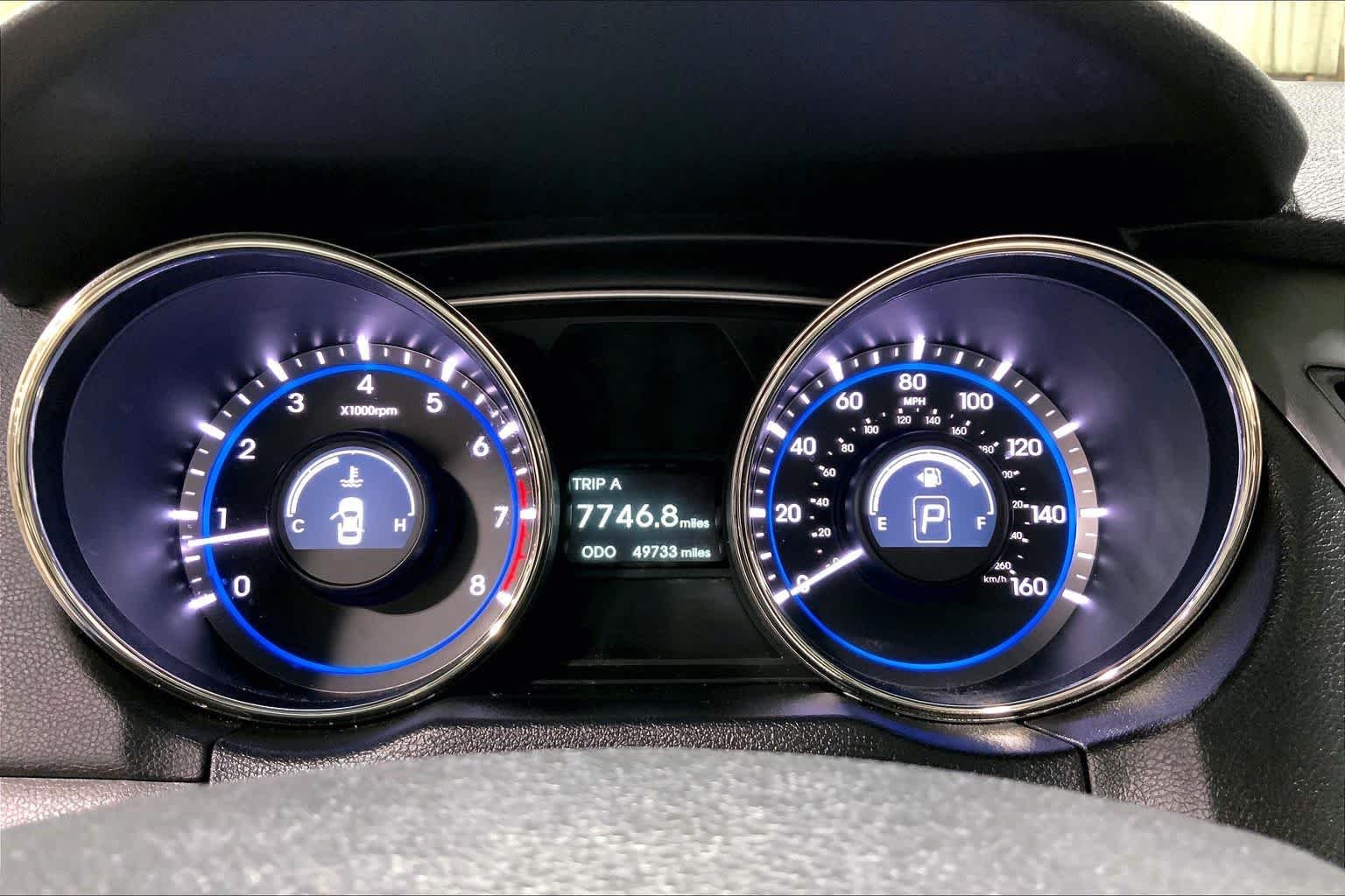 Used 2011 Harbor Gray Metallic Hyundai SE image 25