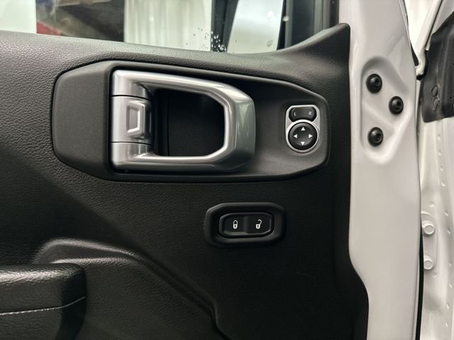 Used 2022 White Jeep Sport image 17