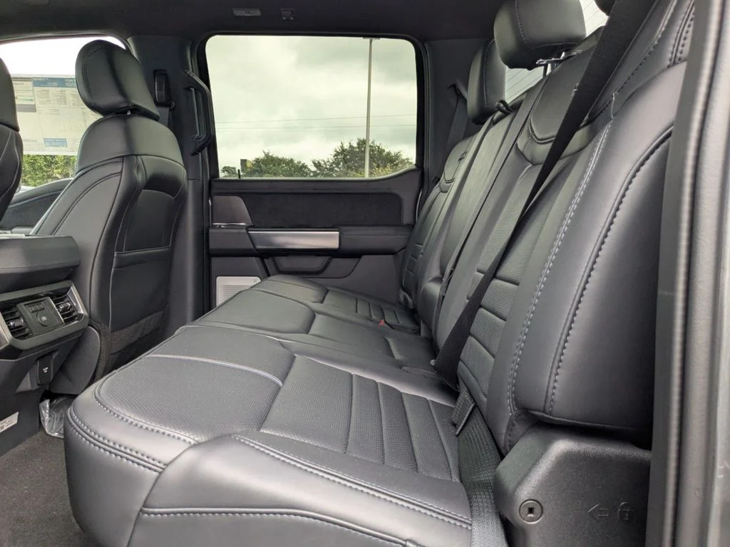 2026 Ford F-250 Super Duty Platinum - Photo 16
