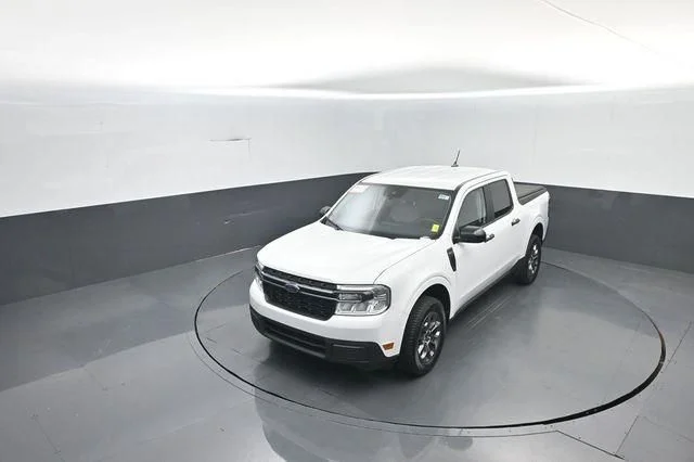 Used 2024 Oxford White Ford XLT image 28